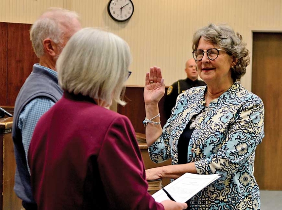 Gayle Woody is sworn in for her first term as a  county commissioner. Holly Kays photo