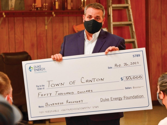 Duke Energy spokesman Jason Walls presents the Town of Canton with a $50,000 check on Aug. 26. Cory Vaillancourt photo