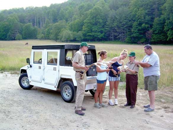 Elk volunteers snag support