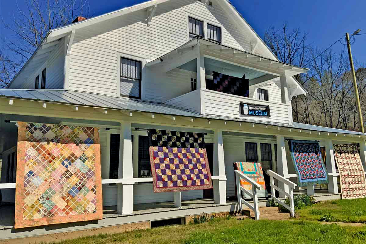 ‘Airing of the Quilts’