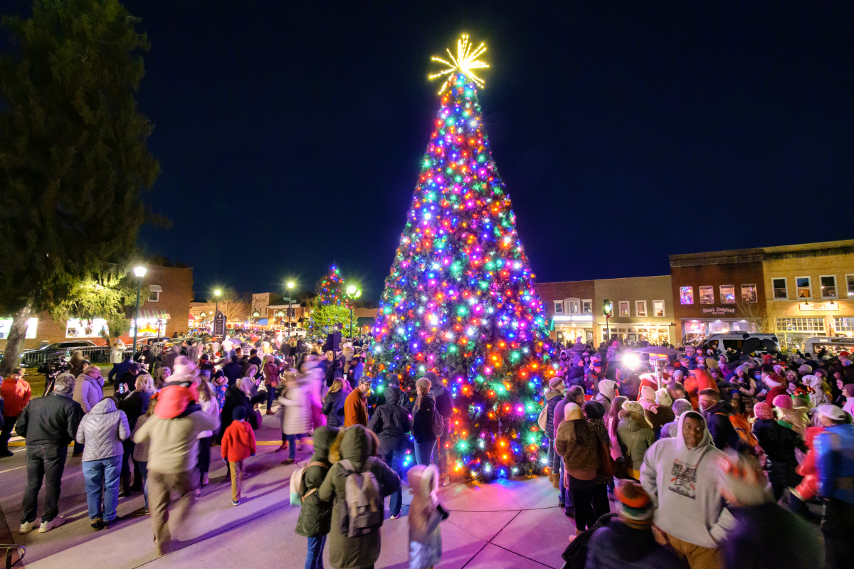 Merry &amp; Bright: Enjoy a Season of Holiday Fun in Hendersonville