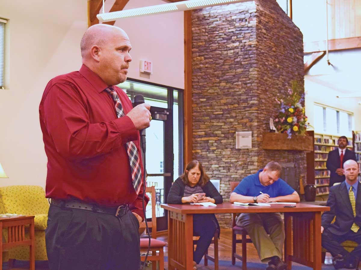 Eric Giles speaks at a candidate forum in 2018 when he ran for Macon County sheriff. File photo