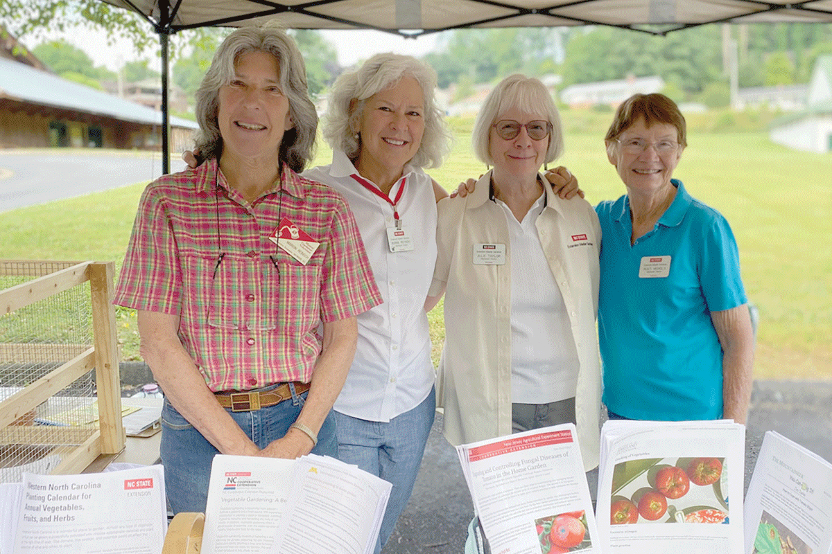 Master Gardeners available to chat