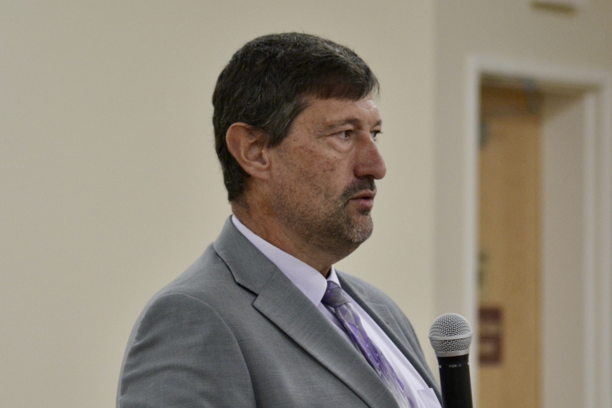 Rep. Mark Pless speaks at an opioid settlement summit in Macon County on Nov. 3.