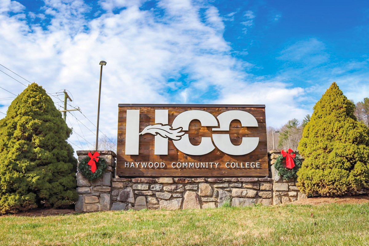 Professional craft students to host holiday craft sale