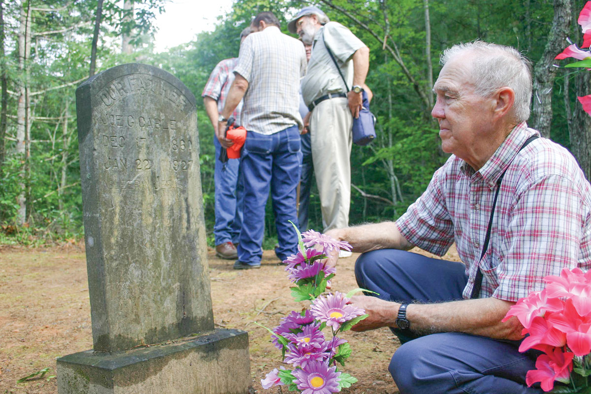 Smokies hosts cemetery decorations day