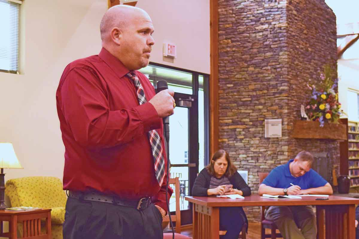 Eric Giles speaks at a candidate forum in 2018 when he ran for Macon County sheriff. File photo