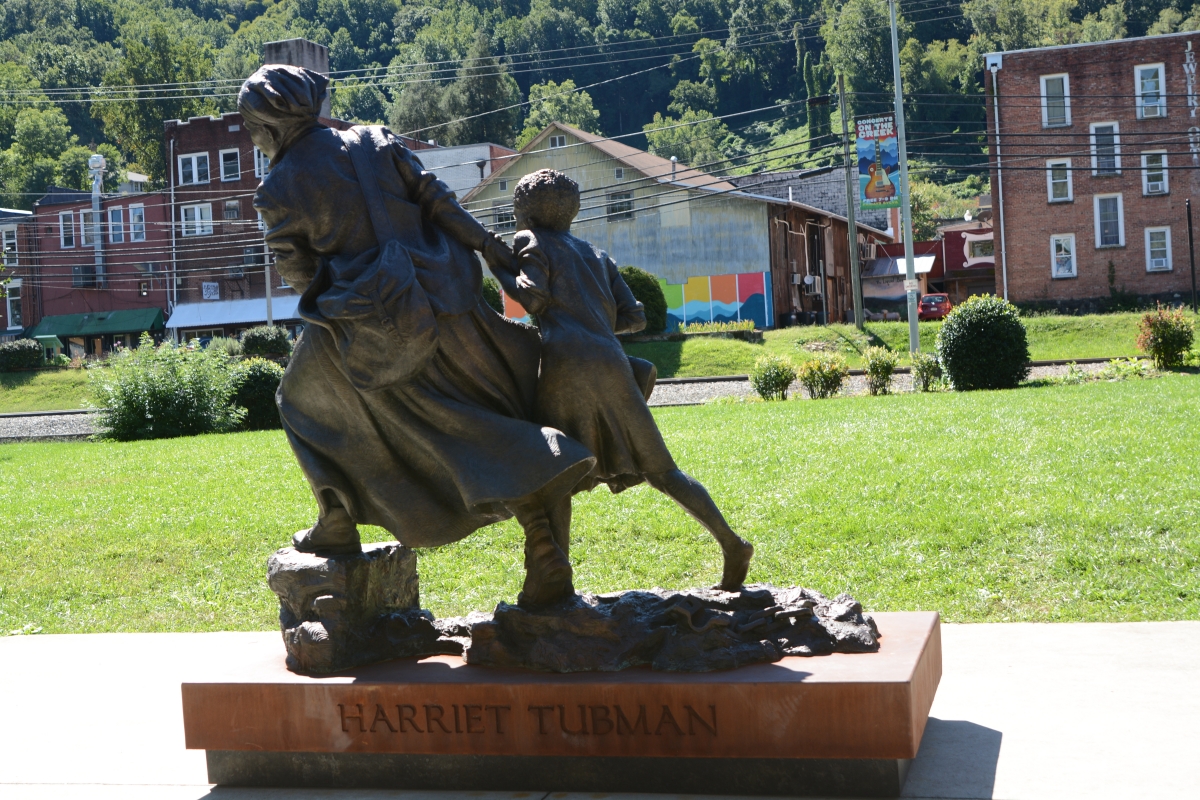 Tubman statue arrives as Confederate soldier gets new plaques
