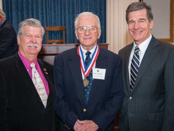 Samuel Smith receives Governor’s award