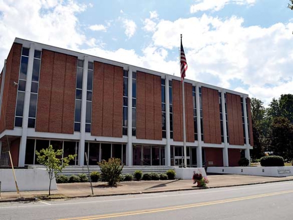 Swain applies to obtain federal building