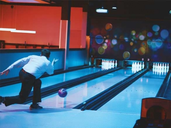 Bowling alley opens in Cherokee