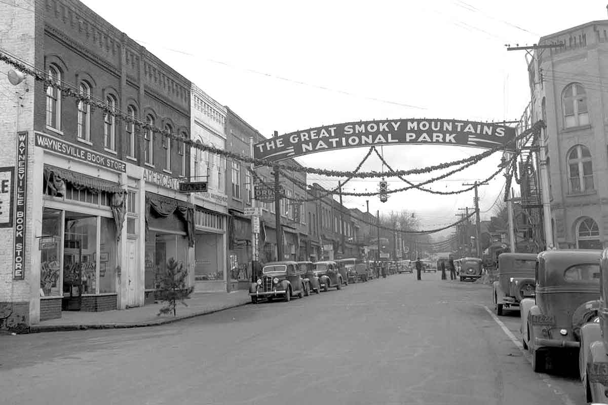 The original arch on Waynesville’s Main Street was taken down on Aug. 30, 1972. Alex McKay photo