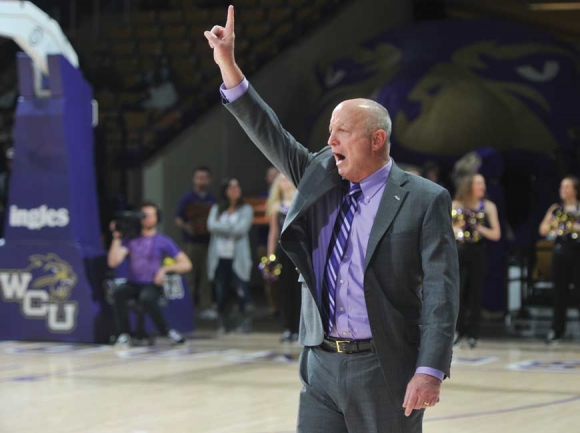 Hunter to step down as Western Carolina basketball coach