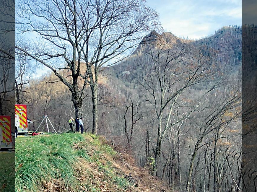 Crews respond to the Chimney Tops overlook. NPS photo