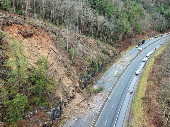 I-40 slide cleanup causes closure