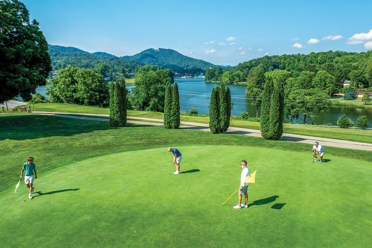 Lake Junaluska Golf Course, an 18-hole course for players of all levels. 