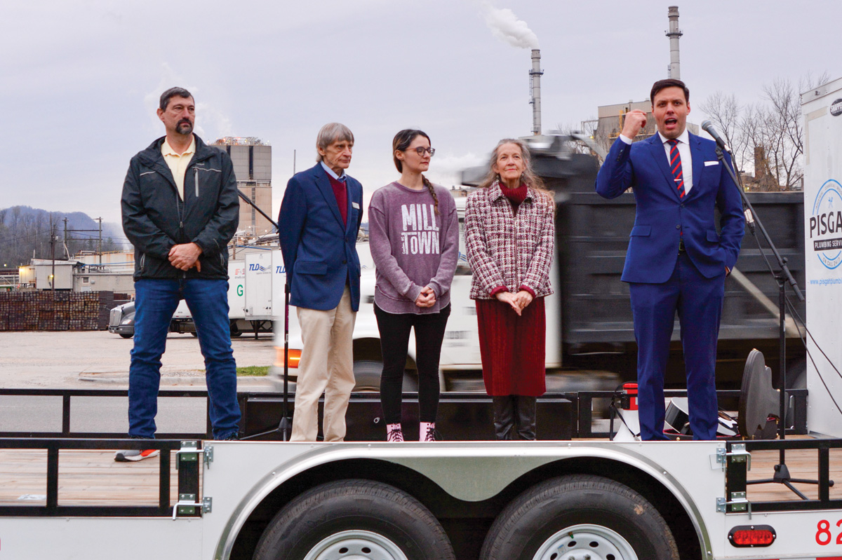 Canton Mayor Zeb Smathers (right) speaks during a prayer vigil for mill workers as (left to right) Rep. Mark Pless, Alderman Ralph Hamlett, Alderwoman Kristina Proctor and Mayor Pro Tem Gail Mull look on. Cory Vaillancourt photo