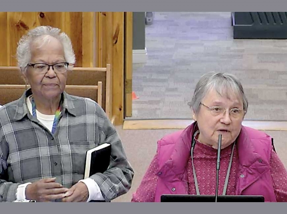Citizens for a Constitution members Carmelita Monteith (right) and Peggy Hill address Tribal Council on Oct. 17. EBCI photo