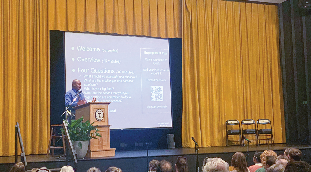 Mo Green speaks to the crowd at Tuscola High School. Hannah McLeod photo