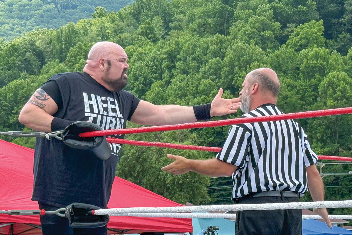 Ric Savage pleads with the ref to let him enter the ring. Kyle Perrotti photo