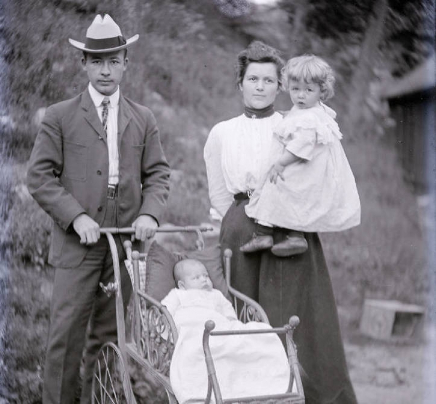 Frank and Mattie Fry with two of their children, from the Fry Collection at WCU.