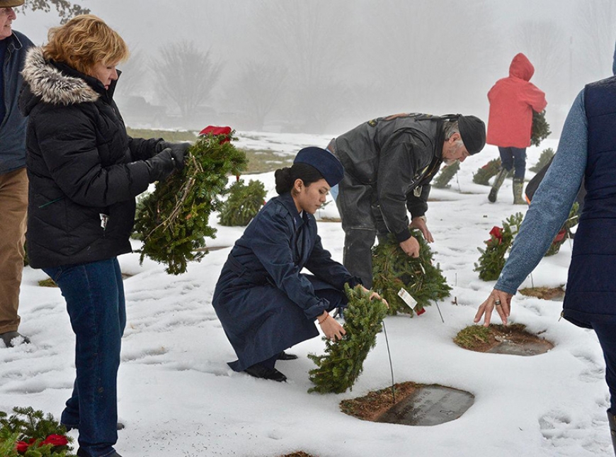 Order wreaths for deceased veterans by Nov. 15