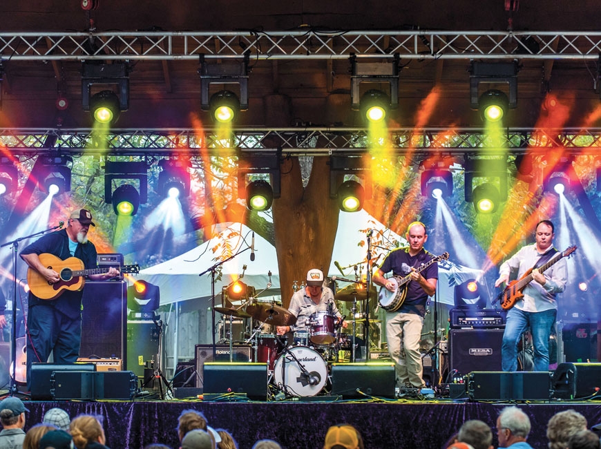 Acoustic Syndicate performing at Pisgah Brewing in Black Mountain. Steve McMurry is to the far left. (photo: David Simchock)