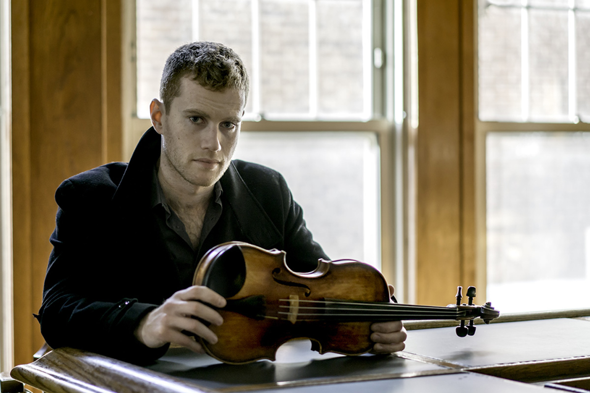 Christmas with fiddle virtuoso