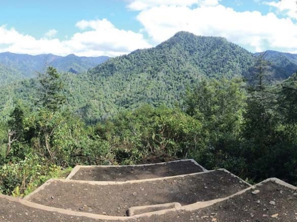 Chimney Tops Trail reopens