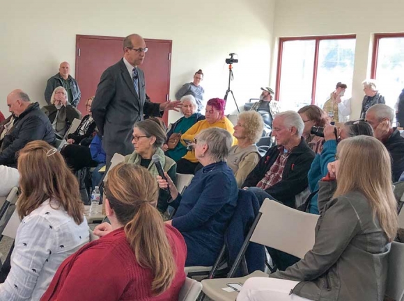 Ron Winters with Gibbins Advisors talks to Franklin residents about the firm’s role as an independent monitor of the Mission Health-HCA Healthcare sale. Jessi Stone photo