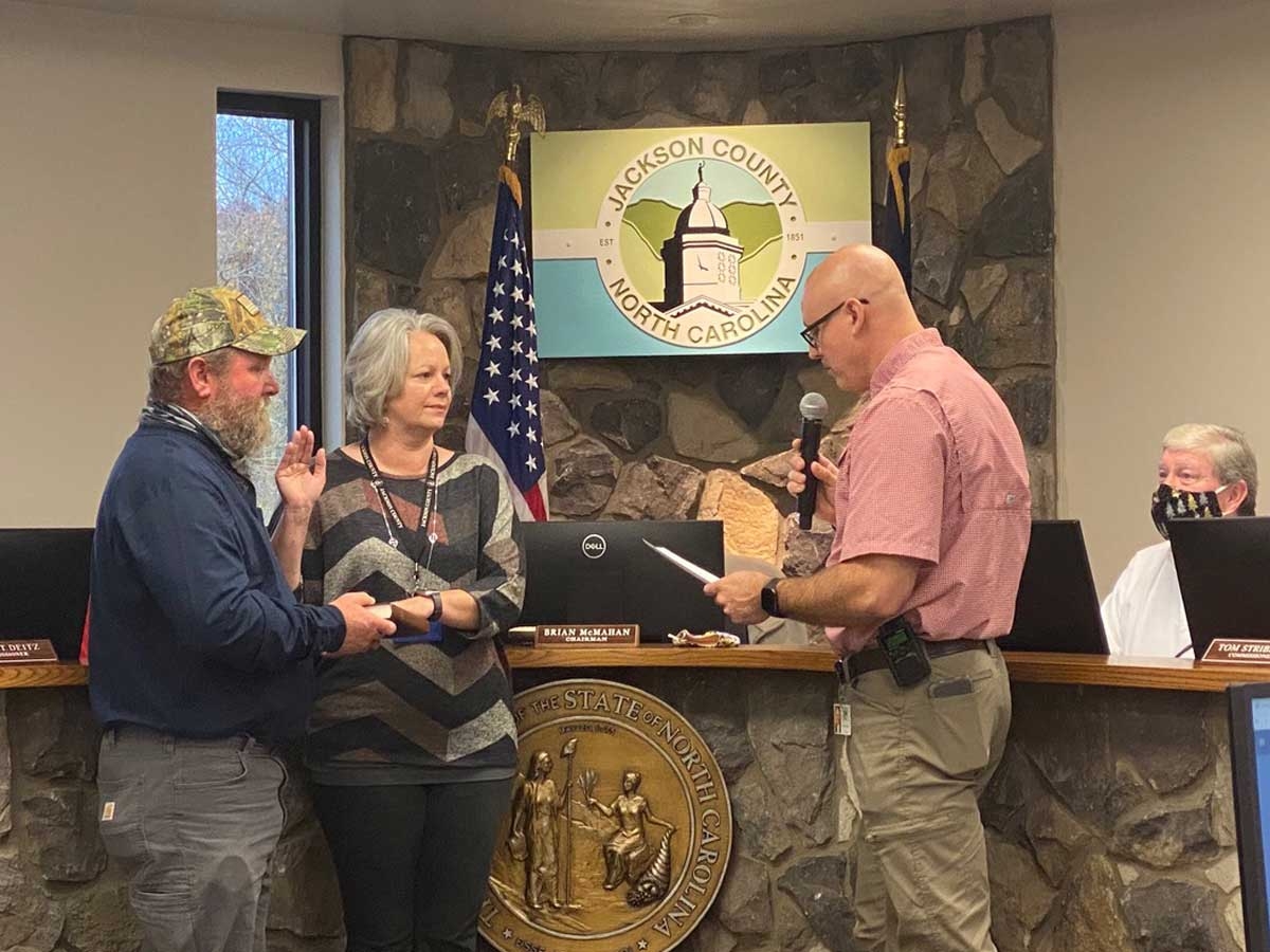 Shandra Sims is sworn in as register of deeds by Jackson County Commission Chairman Brian McMahan.