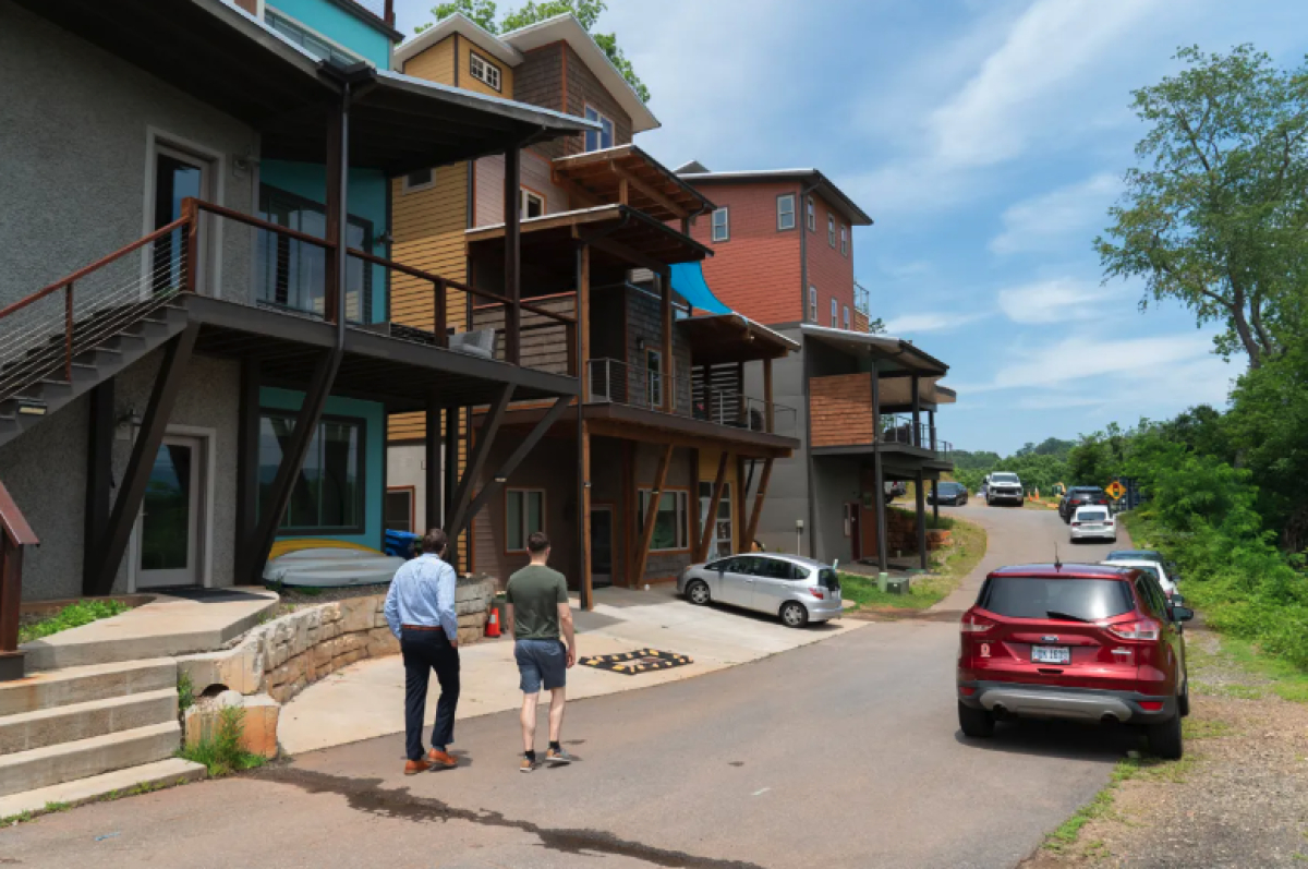 Out-of-town vacationers in Asheville for a wedding said they were among 24 guests staying in two rental houses on Upstream Way. 