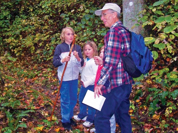 Dan Pittillo instructs a friend’s young children in the ways of botany. Stan Hammer photo