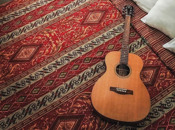The Teton parlor acoustic guitar. (photo: Garret K. Woodward)