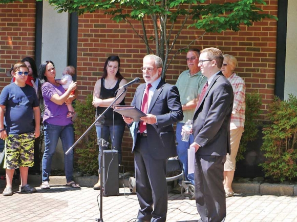 Defense Attorney Mark Melrose speaks during a rally to show support for Scott Knibbs’ family, who he represented after Scott was shot and killed by a Macon County Sheriff’s deputy in 2018. Donated photo