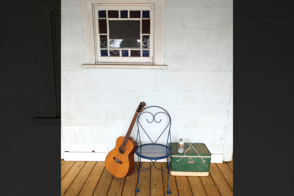 Porch pickin’ in Waynesville. Garret K. Woodward photo